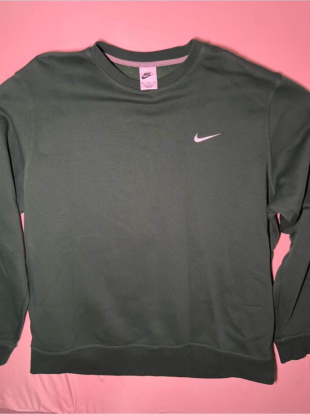 Nike Men’s Crewneck Sweatshirt in Olive